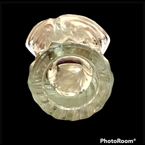 🎉HP🎉Heavy Swirled Clear Glass Tulip Rim Vase - Picture 6 of 8